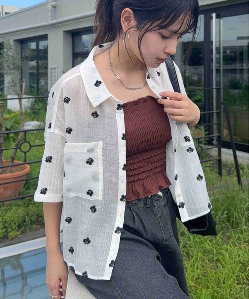 AS KNOW AS plus(アズノゥアズプラス)の「●ダブルポケット付き スリット入り シアー半袖シャツ(シャツ/ブラウス・レディース・ホワイト系/ブルー系/その他/ブラック系/ブラック系その他/ホワイト系その他・FREE)」の14枚目の写真