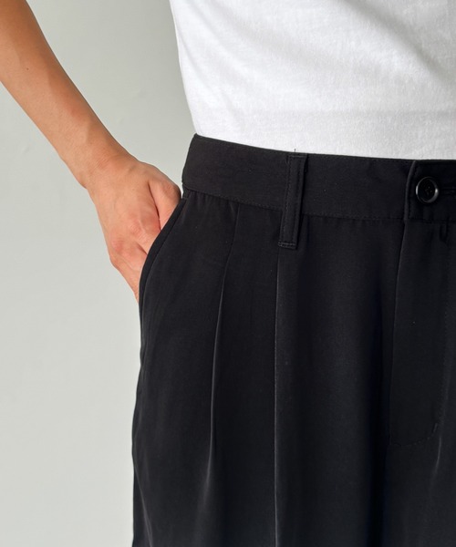 CANAL JEAN（キャナルジーン）の「ツータックサテンビッグショーツ（その他パンツ・レディース・ブラック・マルチサイズ）」の13枚目の写真