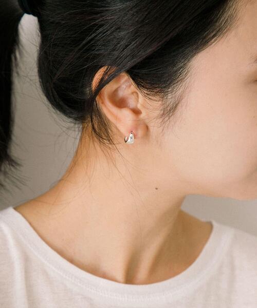 URBAN RESEARCH（アーバンリサーチ）の「decor『デコール』　Plump Drop Pierce M SV（ピアス（両耳用）・レディース・シルバー・-）」の4枚目の写真