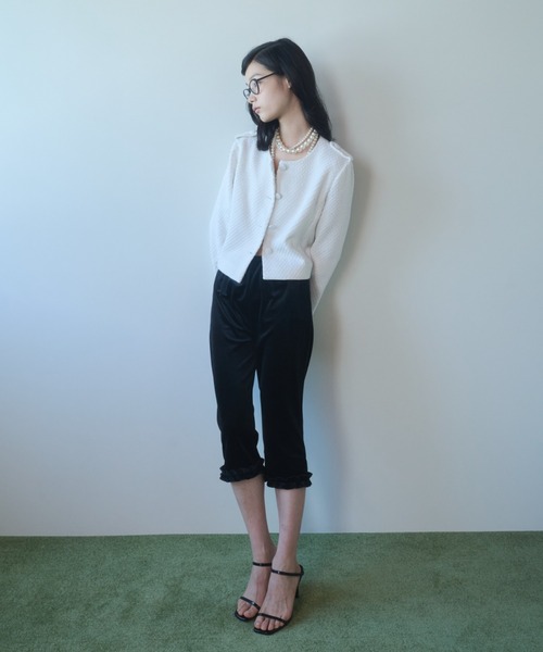 FEKETE(フェケテ)の「velour frill capri pants / ベロアフリルカプリパンツ(その他パンツ・レディース・ブラック・LARGE/MEDIUM/SMALL)」の6枚目の写真