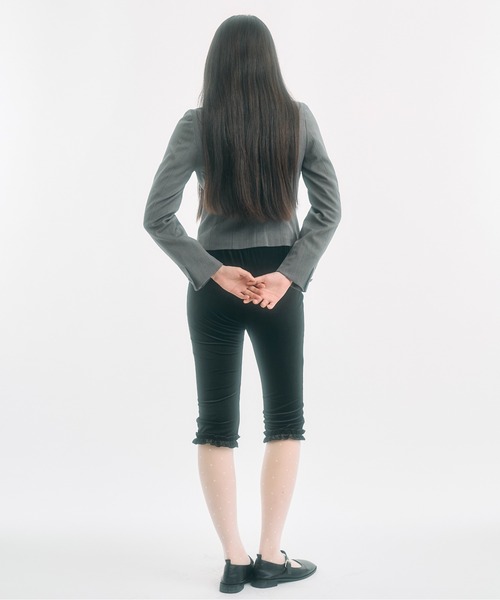 フェケテ ベロアフリルカプリパンツ FEKETE（フェケテ）の「velour frill capri pants / ベロアフリル