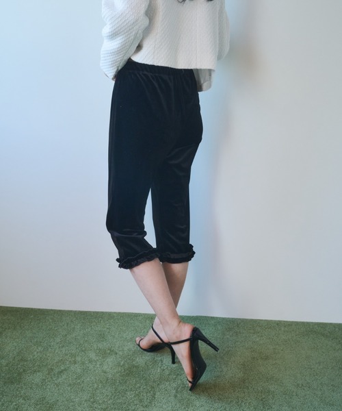 FEKETE(フェケテ)の「velour frill capri pants / ベロアフリルカプリパンツ(その他パンツ・レディース・ブラック・LARGE/MEDIUM/SMALL)」の10枚目の写真