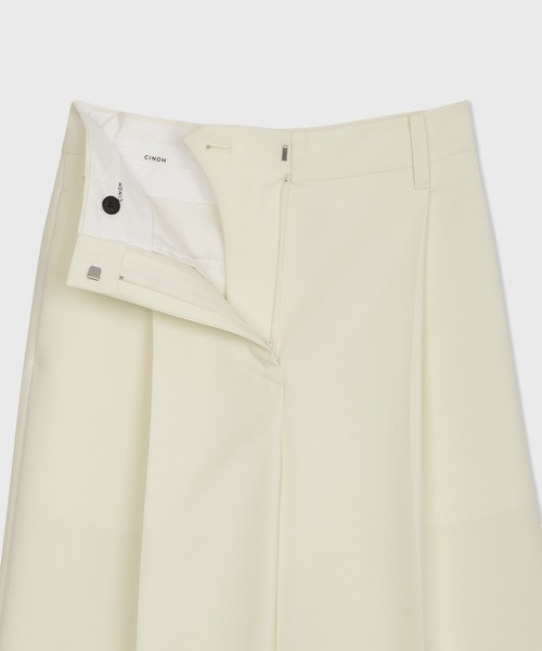 CINOH（チノ）の「DOUBLE CLOTH WIDE PANTS（その他パンツ・レディース・アイボリー・36）」の3枚目の写真