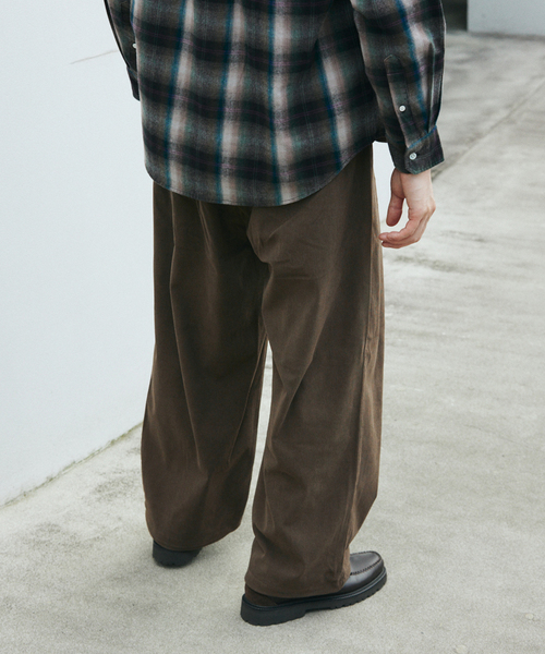 JOURNAL STANDARD(ジャーナルスタンダード)の「TRICOT CORD オーバー パンツ / セットアップ対応(その他パンツ・メンズ・チャコールグレー/ブラック/ブラウン/チョコ/ダークブルー・SMALL/MEDIUM/LARGE)」の22枚目の写真