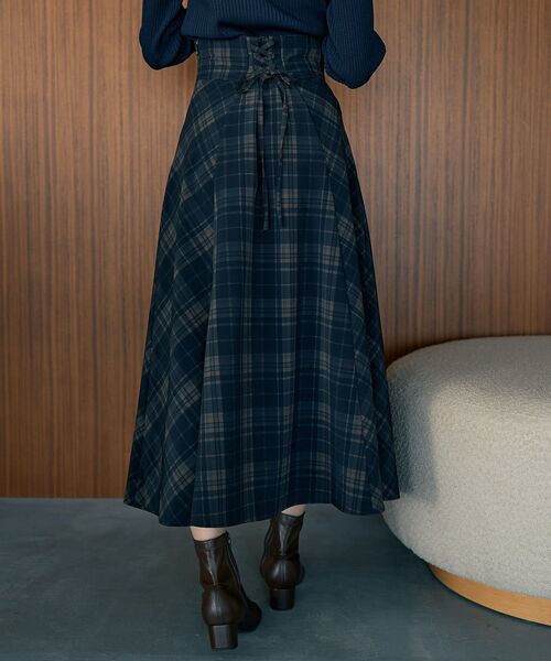 earth music&ecology（アースミュージックアンドエコロジー）の「バックレースアップチェックスカート（スカート・レディース・ネイビー/キャメル/ボルドー・M/S）」の4枚目の写真