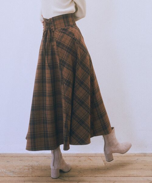 earth music&ecology（アースミュージックアンドエコロジー）の「バックレースアップチェックスカート（スカート・レディース・ネイビー/キャメル/ボルドー・M/S）」の5枚目の写真