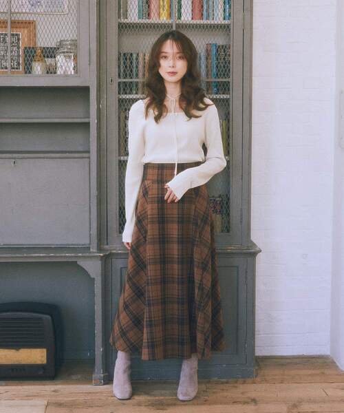 earth music&ecology（アースミュージックアンドエコロジー）の「バックレースアップチェックスカート（スカート・レディース・ネイビー/キャメル/ボルドー・M/S）」の7枚目の写真