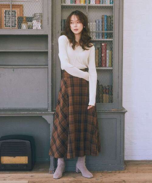 earth music&ecology（アースミュージックアンドエコロジー）の「バックレースアップチェックスカート（スカート・レディース・ネイビー/キャメル/ボルドー・M/S）」の8枚目の写真