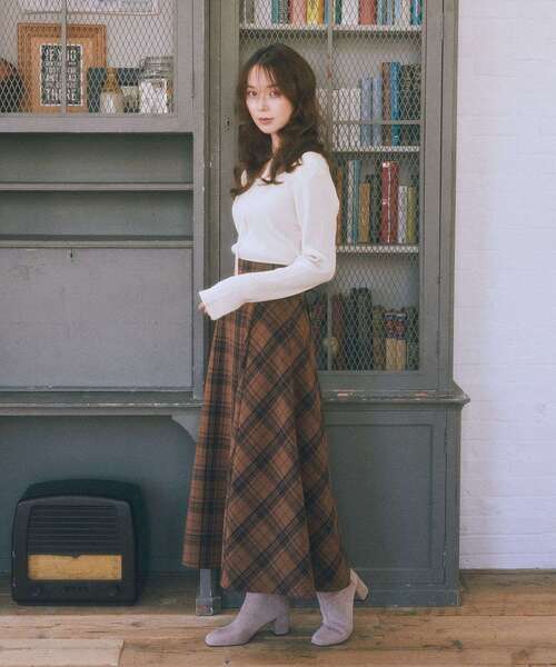 earth music&ecology（アースミュージックアンドエコロジー）の「バックレースアップチェックスカート（スカート・レディース・ネイビー/キャメル/ボルドー・M/S）」の9枚目の写真