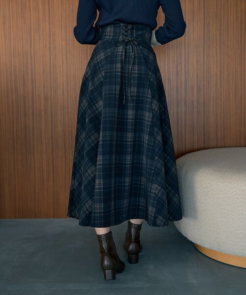 earth music&ecology（アースミュージックアンドエコロジー）の「バックレースアップチェックスカート（スカート・レディース・ネイビー/キャメル/ボルドー・M/S）」の13枚目の写真