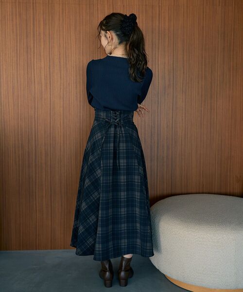 earth music&ecology（アースミュージックアンドエコロジー）の「バックレースアップチェックスカート（スカート・レディース・ネイビー/キャメル/ボルドー・M/S）」の17枚目の写真