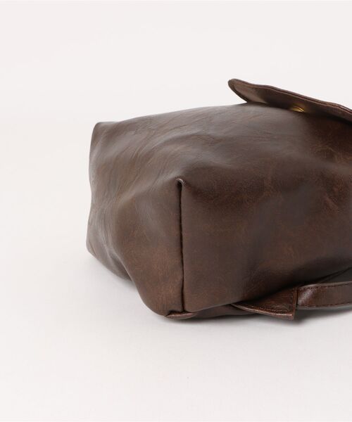 Burner（バーナー）の「【OKUOKU　0909】レトロ 縦型フラップレザーバックパック oku-bag-7-25【RBTS】（バックパック/リュック・レディース・ダークブラウン/ブラック・FREE）」の4枚目の写真