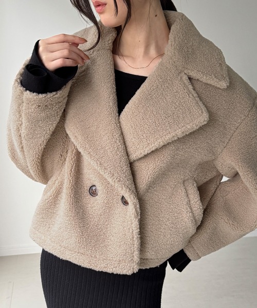 junoah(ジュノア)の「クロップドボアコート(その他アウター・レディース・ブラウン/アイボリー/ピンクベージュ・SMALL/MEDIUM/LARGE)」の3枚目の写真