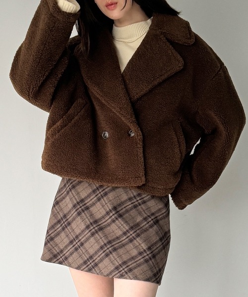 junoah(ジュノア)の「クロップドボアコート(その他アウター・レディース・ブラウン/アイボリー/ピンクベージュ・SMALL/MEDIUM/LARGE)」の2枚目の写真