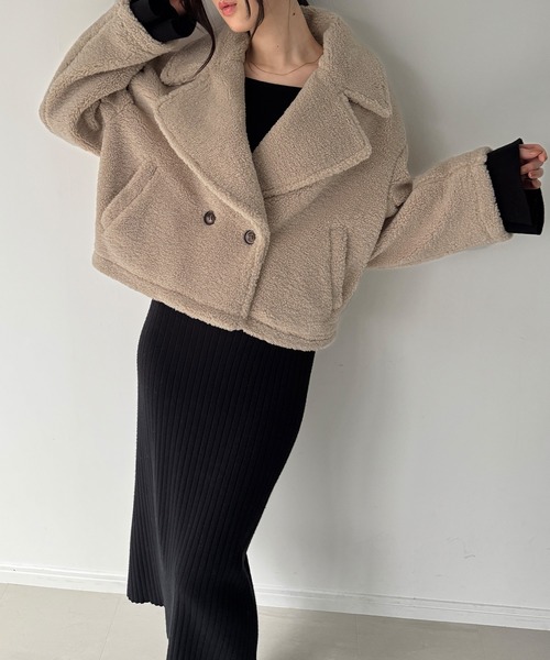 junoah(ジュノア)の「クロップドボアコート(その他アウター・レディース・ブラウン/アイボリー/ピンクベージュ・SMALL/MEDIUM/LARGE)」の9枚目の写真