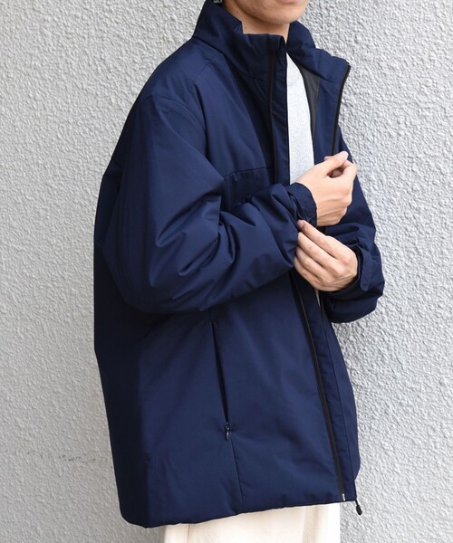 SHIPS any(シップス エニィ)の「【WEB限定】〈撥水/防風/洗濯機可能〉オールウェザー SORONA(R) 中綿 スタンド ブルゾン◆(ブルゾン・メンズ・ベージュ/ブラック/ネイビー・X-LARGE/LARGE/MEDIUM)」の8枚目の写真