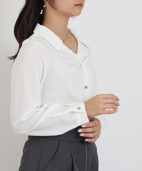 TRUDEA(トルディア)の「とろみツイストスキッパーブラウス(シャツ/ブラウス・レディース・ブルーグリーン/ネイビー/ホワイト・MEDIUM)」の7枚目の写真