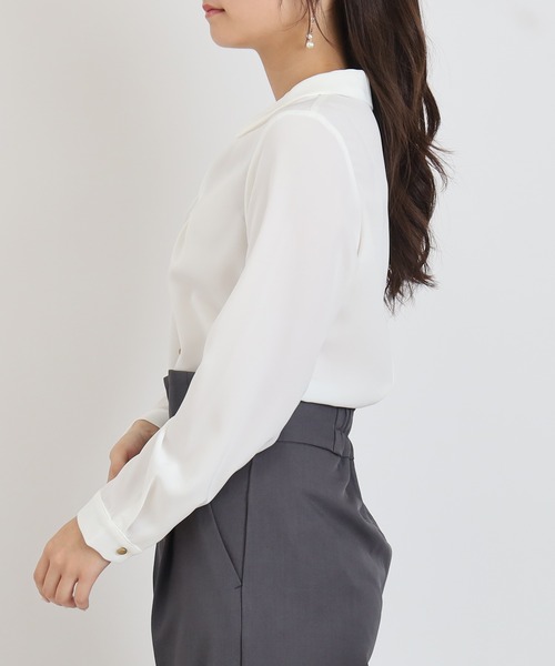 TRUDEA(トルディア)の「とろみツイストスキッパーブラウス(シャツ/ブラウス・レディース・ブルーグリーン/ネイビー/ホワイト・MEDIUM)」の6枚目の写真
