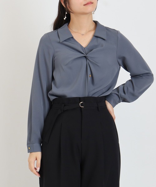 TRUDEA(トルディア)の「とろみツイストスキッパーブラウス(シャツ/ブラウス・レディース・ブルーグリーン/ネイビー/ホワイト・MEDIUM)」の9枚目の写真