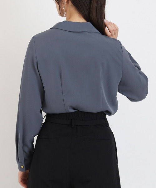 TRUDEA(トルディア)の「とろみツイストスキッパーブラウス(シャツ/ブラウス・レディース・ブルーグリーン/ネイビー/ホワイト・MEDIUM)」の11枚目の写真