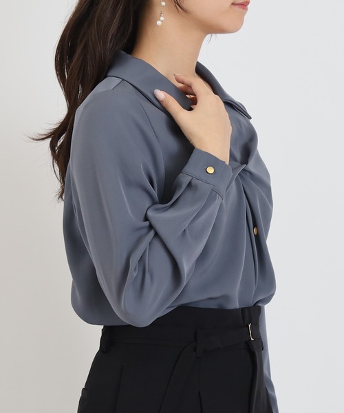 TRUDEA(トルディア)の「とろみツイストスキッパーブラウス(シャツ/ブラウス・レディース・ブルーグリーン/ネイビー/ホワイト・MEDIUM)」の12枚目の写真