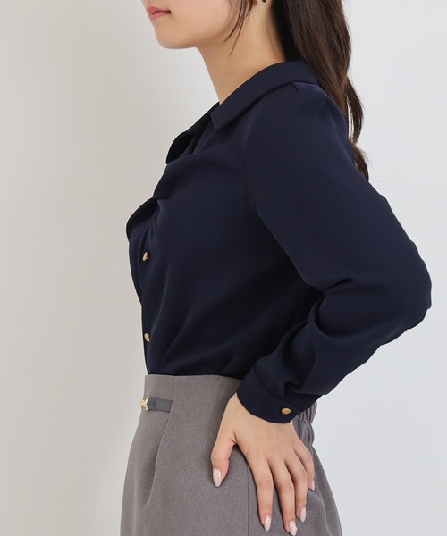 TRUDEA(トルディア)の「とろみツイストスキッパーブラウス(シャツ/ブラウス・レディース・ブルーグリーン/ネイビー/ホワイト・MEDIUM)」の15枚目の写真