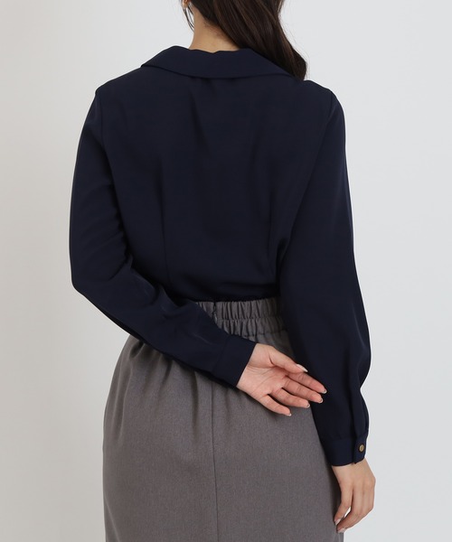 TRUDEA(トルディア)の「とろみツイストスキッパーブラウス(シャツ/ブラウス・レディース・ブルーグリーン/ネイビー/ホワイト・MEDIUM)」の16枚目の写真