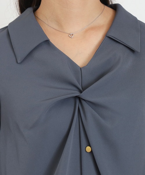 TRUDEA(トルディア)の「とろみツイストスキッパーブラウス(シャツ/ブラウス・レディース・ブルーグリーン/ネイビー/ホワイト・MEDIUM)」の22枚目の写真
