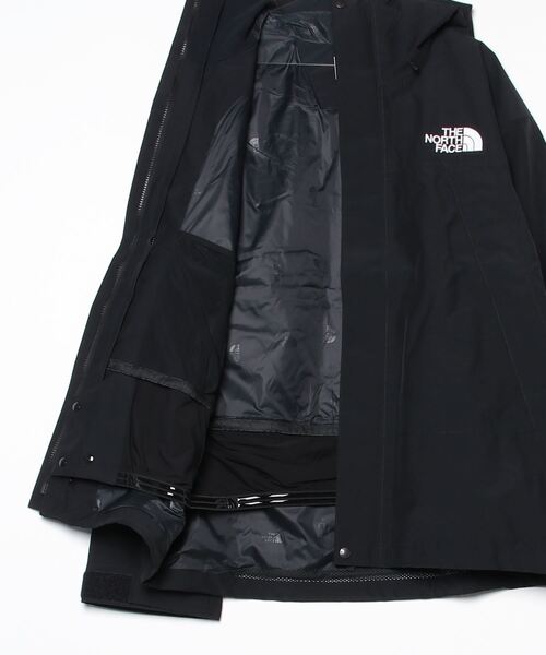 THE NORTH FACE(ザノースフェイス)の「ザ ノース フェイス THE NORTH FACE Mountain Jacket_マウンテンジャケット(マウンテンパーカー・メンズ・ブラック/ダークグリーン・S/M/L/LL)」の4枚目の写真