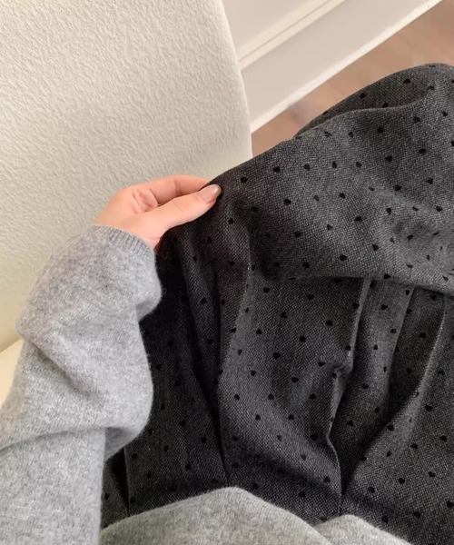 LAFFMO(ラフモ)の「ドット柄タックプリーツスカート(スカート・レディース・グレー/ブラック・M/L)」の10枚目の写真