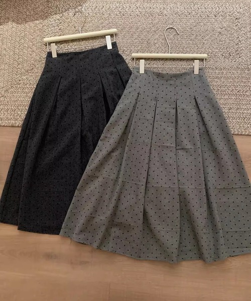 LAFFMO(ラフモ)の「ドット柄タックプリーツスカート(スカート・レディース・グレー/ブラック・M/L)」の14枚目の写真