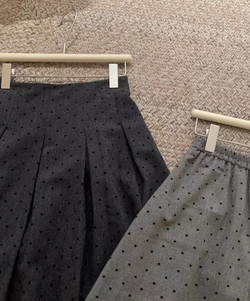 LAFFMO(ラフモ)の「ドット柄タックプリーツスカート(スカート・レディース・グレー/ブラック・M/L)」の15枚目の写真