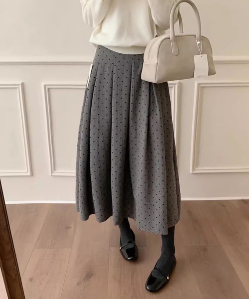 LAFFMO(ラフモ)の「ドット柄タックプリーツスカート(スカート・レディース・グレー/ブラック・M/L)」の6枚目の写真