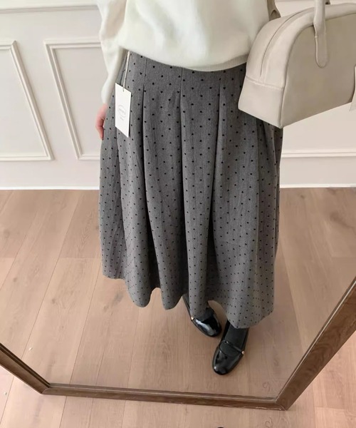 LAFFMO(ラフモ)の「ドット柄タックプリーツスカート(スカート・レディース・グレー/ブラック・M/L)」の7枚目の写真
