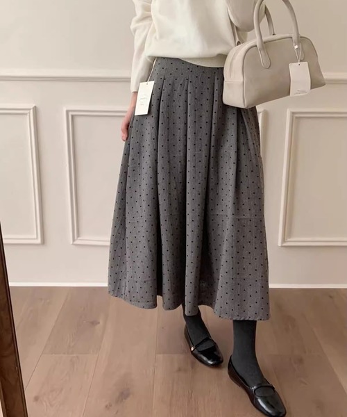 LAFFMO(ラフモ)の「ドット柄タックプリーツスカート(スカート・レディース・グレー/ブラック・M/L)」の8枚目の写真
