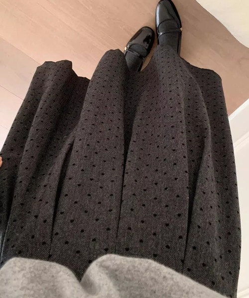 LAFFMO(ラフモ)の「ドット柄タックプリーツスカート(スカート・レディース・グレー/ブラック・M/L)」の9枚目の写真