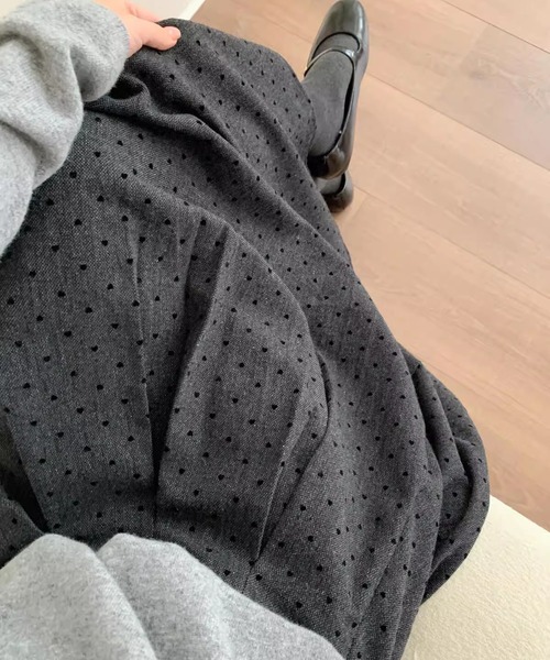 LAFFMO(ラフモ)の「ドット柄タックプリーツスカート(スカート・レディース・グレー/ブラック・M/L)」の11枚目の写真