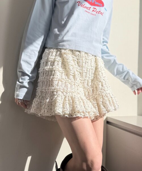 w closet（ダブルクローゼット）の「フリルショートパンツ（その他パンツ・レディース・オフホワイト/アイボリー/ブラック・FREE）」の2枚目の写真