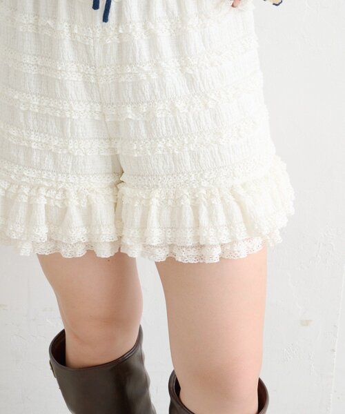 w closet（ダブルクローゼット）の「フリルショートパンツ（その他パンツ・レディース・オフホワイト/アイボリー/ブラック・FREE）」の7枚目の写真