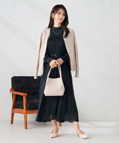 a.v.v（アーヴェヴェ）の「【洗える】Vネック美ラクるカーディガン（カーディガン/ボレロ・レディース・レッド/ブラック/グレー系その他/グレー・38/40/36）」の14枚目の写真