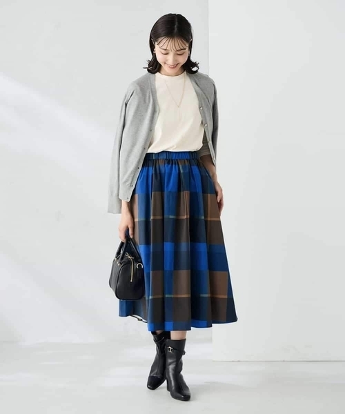 a.v.v（アーヴェヴェ）の「【洗える】Vネック美ラクるカーディガン（カーディガン/ボレロ・レディース・レッド/ブラック/グレー系その他/グレー・38/40/36）」の17枚目の写真