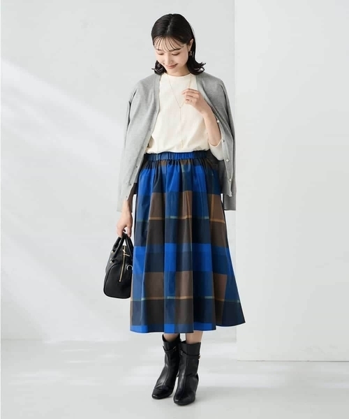 a.v.v（アーヴェヴェ）の「【洗える】Vネック美ラクるカーディガン（カーディガン/ボレロ・レディース・レッド/ブラック/グレー系その他/グレー・38/40/36）」の19枚目の写真