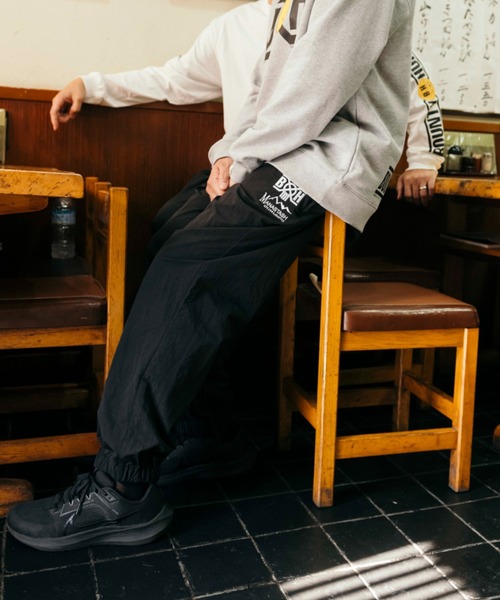 MANASTASH(マナスタッシュ)の「MANASTASH/マナスタッシュ/xBOUNTY HUNTER TRACK PANTS(その他パンツ・メンズ・ブラック・L/M/S/XL)」の4枚目の写真