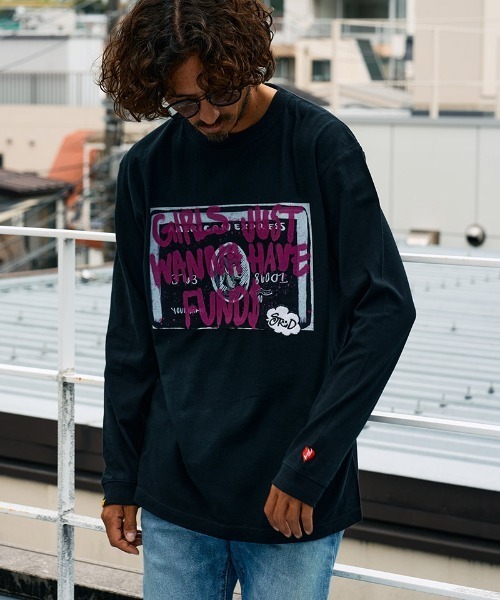 STUD MUFFIN(スタッドマフィン)の「mlt5469-5.6ozコットン天竺 クレジットグラフィティ&パッチLSシャツ ロンT(614-02857)(Tシャツ/カットソー・メンズ・ホワイト/ブラック/チャコールグレー・2/3/4)」の5枚目の写真