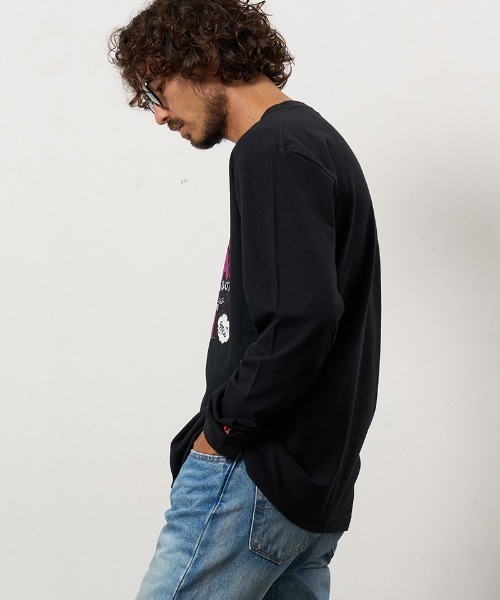 STUD MUFFIN(スタッドマフィン)の「mlt5469-5.6ozコットン天竺 クレジットグラフィティ&パッチLSシャツ ロンT(614-02857)(Tシャツ/カットソー・メンズ・ホワイト/ブラック/チャコールグレー・2/3/4)」の8枚目の写真