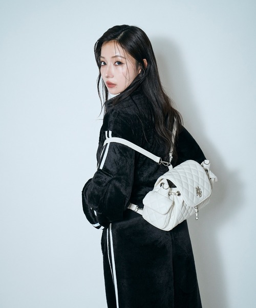 ANDGEEBEE（アンジービー）の「2WAYキルティングリュックバッグ（バックパック/リュック・レディース・ブラック/アイボリー・FREE）」の4枚目の写真