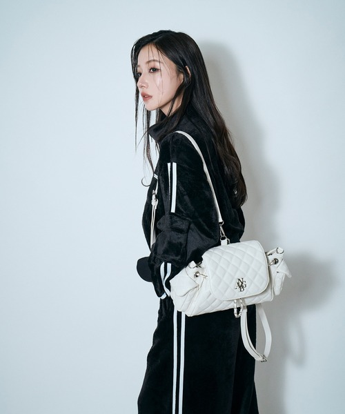 ANDGEEBEE（アンジービー）の「2WAYキルティングリュックバッグ（バックパック/リュック・レディース・ブラック/アイボリー・FREE）」の5枚目の写真