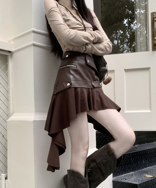 MAISON DE THERESE(メゾン ド テレーズ)の「アシンメトリー フリル ハイウエスト PU フレア スカート(スカート・レディース・ブラウン/ブラック・S/M)」の4枚目の写真