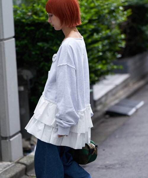 etsinta（エシンタ）の「【etsinta/エシンタ】リメイク裾フリルスウェット（Tシャツ/カットソー・レディース・グレー・ONE SIZE）」の5枚目の写真