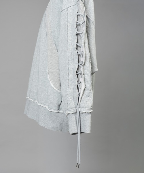 MAISON SPECIAL（メゾンスペシャル）の「《UNISEX》Waffle Switch Lace-up Sweat Prime-Over Crew Neck Pullover/ワッフル切り替えレースアップスウェットプライムオーバークルーネックプルオーバー【MAISON SPECIAL/メゾンスペシャル】（スウェット・メンズ・グレー/ブラック・0/1/2）」の18枚目の写真